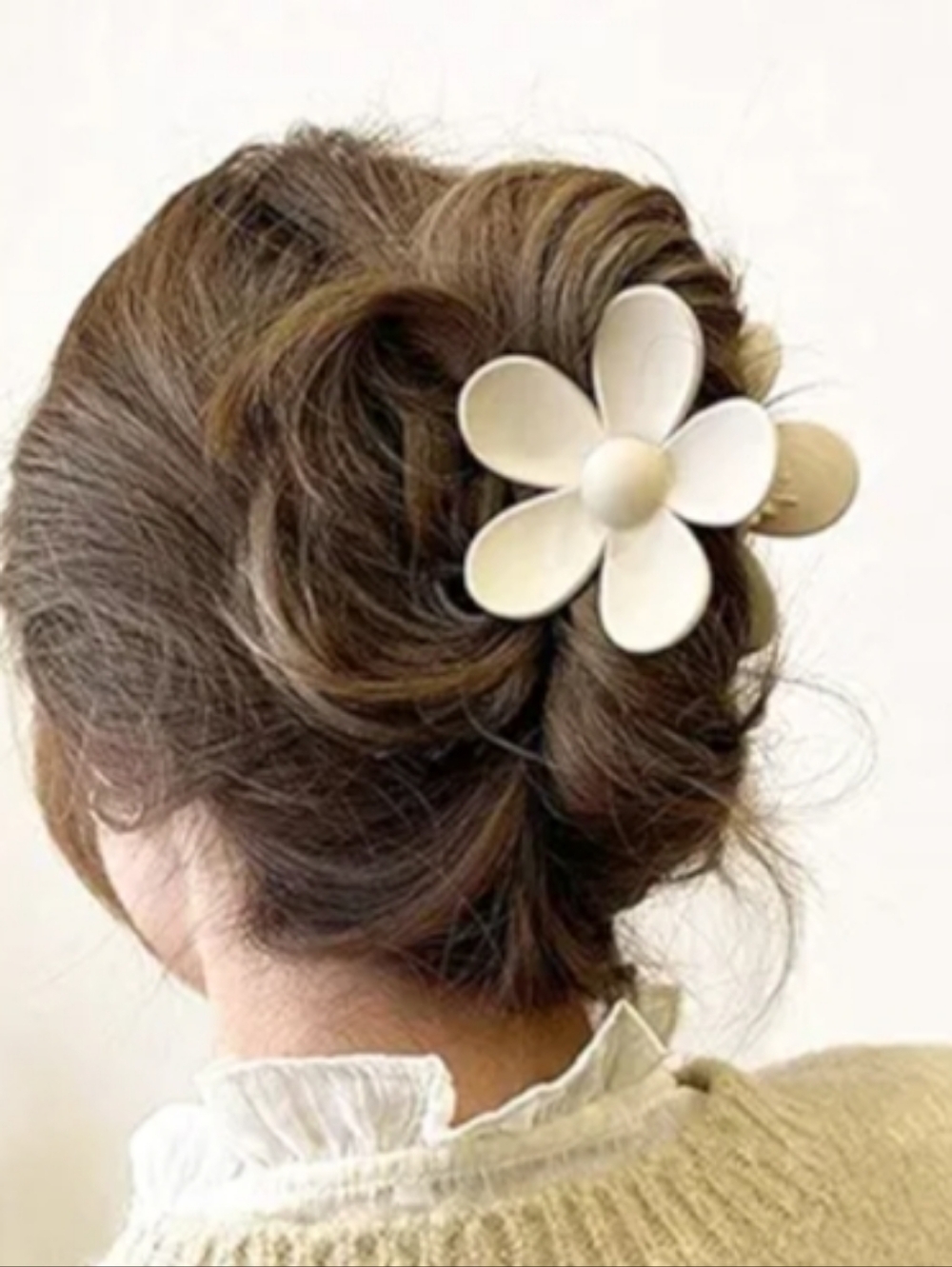 3 FOR $15 💕 Flower Matte Strong Hold Claw Clip Fashionable Hair Accessories - Picture 1 of 6